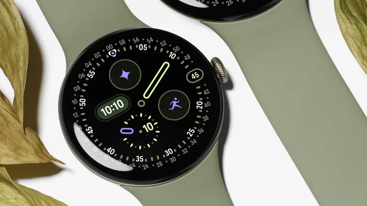 Olive のアクティブバンドを装着したGoogle Pixel Watch 5の文字盤